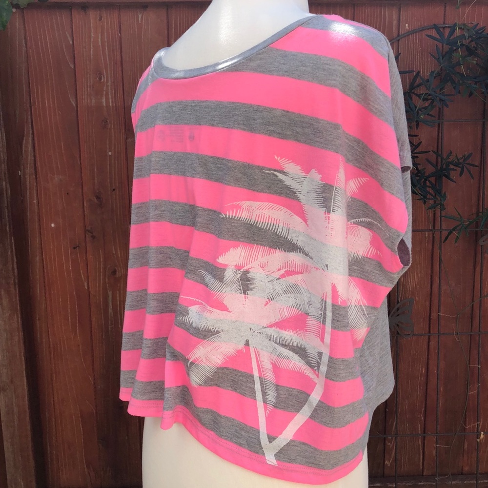 Summer fun crop topπΈ - Picture 6 of 8